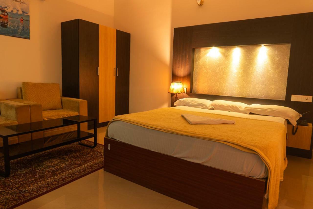 Aramana Holiday Inn Alappuzha Exterior foto