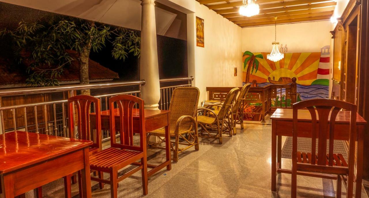 Aramana Holiday Inn Alappuzha Exterior foto